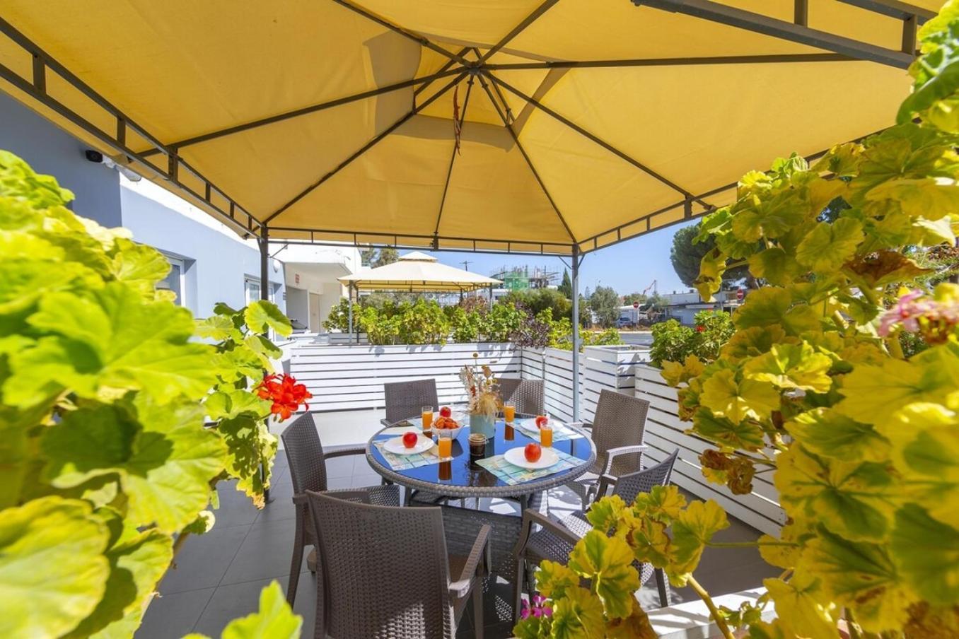 Atlantis Apartments 50M From Makenzy Seafront Lárnaka Eksteriør bilde
