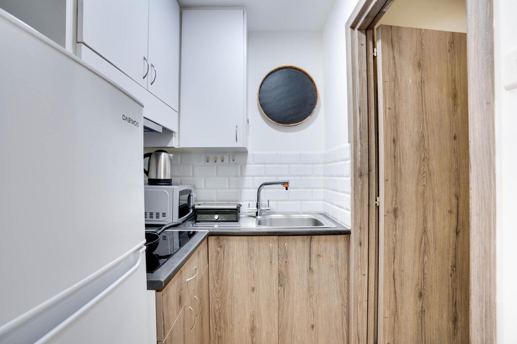 Atlantis Apartments 50M From Makenzy Seafront Lárnaka Eksteriør bilde