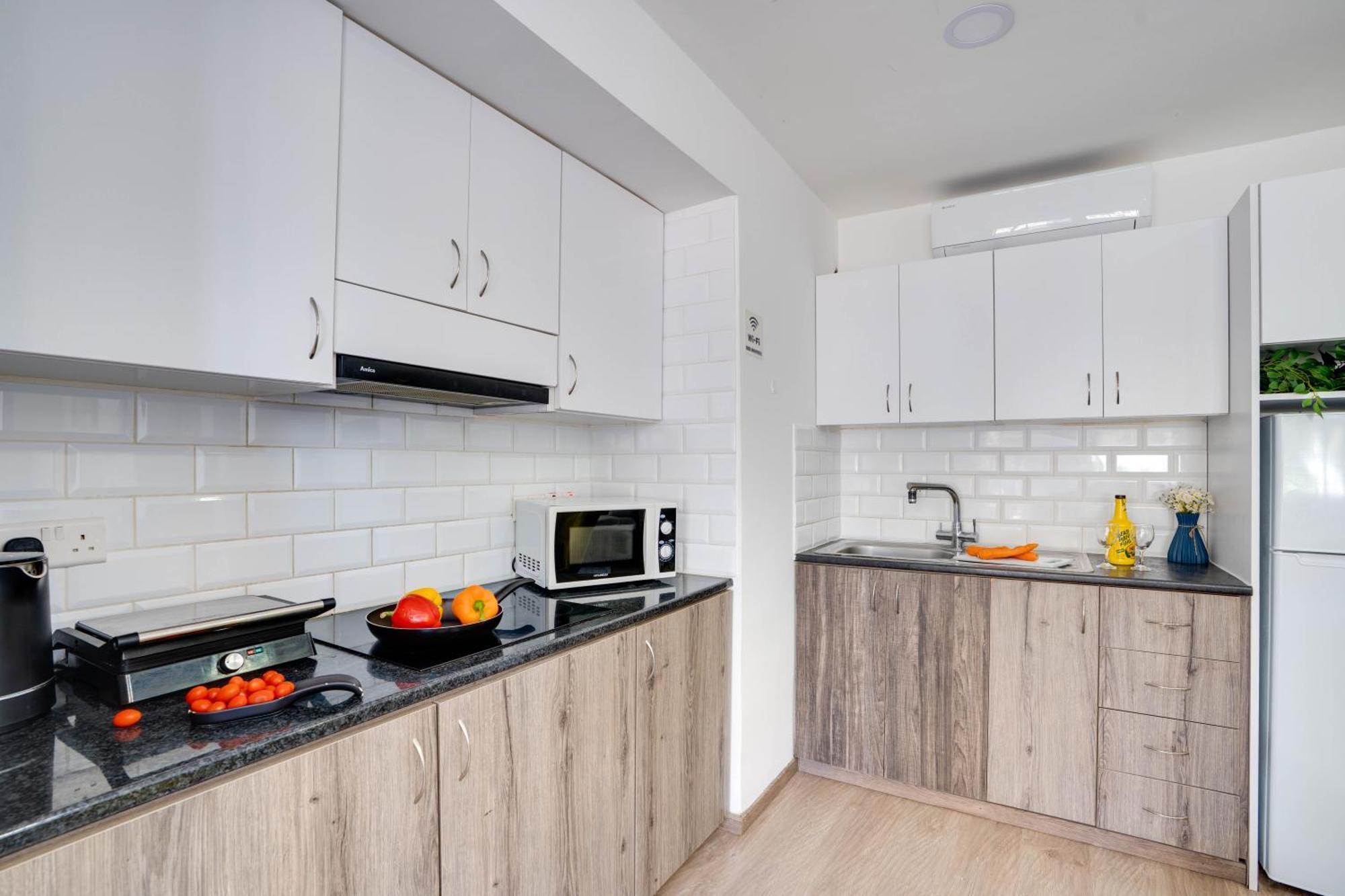 Atlantis Apartments 50M From Makenzy Seafront Lárnaka Eksteriør bilde